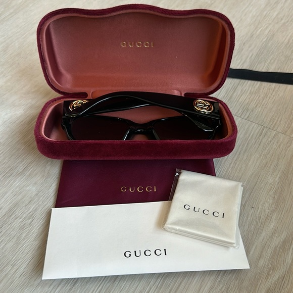 Authentic Gucci Oversized Sunnies - Picture 2 of 8